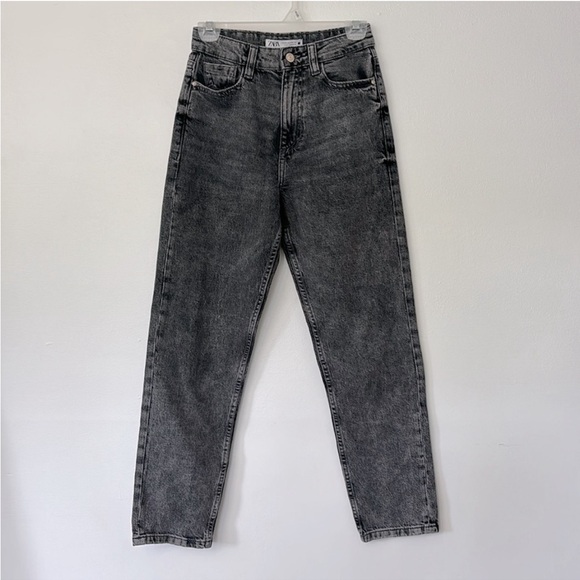 EUC ZARA High Waisted Black Acid Wash Straight Leg Mom Jeans Size 2 - Picture 2 of 6